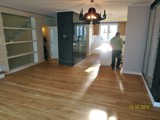 Realizacja podłogi drewnianej w salonie z drewna Dąb szczotkowany, olejowany. Zdjęcie nr: 21