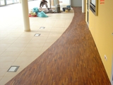 Podłogi drewniane w Salonie Toyoty. Realizacja w Gorzowie Wlkp. Zdjęcie nr: 26