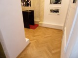 Renowacja podłogi drewnianej wykonana po 15 latach w Muzeum Poznańskiego Czerwca 1956 r. Zdjęcie nr: 3