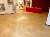 Renowacja podłogi drewnianej wykonana po 15 latach w Muzeum Poznańskiego Czerwca 1956 r. Zdjęcie nr: 5