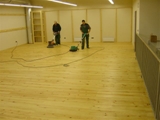 Realizacja podłogi drewnianej w sklepie sportowym SKI TEAM w Poznaniu. Zdjęcie nr: 12