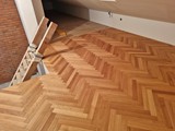 Realizacja podłogi drewnianej w mieszkaniu prywatnym w Zbąszynku. Zdjęcie nr: 16