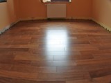 Realizacja podłogi drewnianej w Krakowie. Parkiet z Merbau na płytkach glazurowanych. Zdjęcie nr: 7