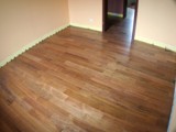 Realizacja podłogi drewnianej w Krakowie. Parkiet z Merbau na płytkach glazurowanych. Zdjęcie nr: 6