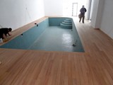 Parkiet drewniany wokół basenu. Realizacja podłogi drewnianej Województwie lubuskim. Zdjęcie nr: 11