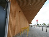 Elewacja drewniana w Ikei. Realizacja w Poznaniu. Zdjęcie nr: 1