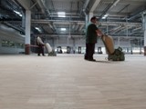 Podłogi drewniane w nowej hali firmy Hearing. Realizacja w Piotrkowie Trybunalskim. Zdjęcie nr: 28
