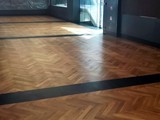 Podłogi drewniane na Międzynarodowych Targach Poznańskich - Sala Ognia. Realizacja w Poznaniu. Zdjęcie nr: 17