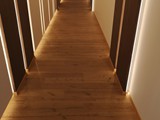 Podłogi drewniane w biurach firmy Formika. Realizacja w Parzniewie k. Pruszkowa. Zdjęcie nr: 7