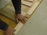 Realizacja podłogi drewnianej w klubie garnizonowym w Jednostce Wojskowej w Świętoszowie. Zdjęcie nr: 15