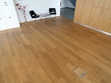 Realizacja podłogi drewnianej w salonie akcesorii kuchennych PEKA w Swarzędzu. Zdjęcie nr: 2