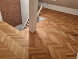 Realizacja podłogi drewnianej w mieszkaniu prywatnym w Zbąszynku. Zdjęcie nr: 11