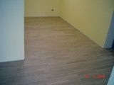 Realizacja podłogi drewnianej w mieszkaniu prywatnym w Zielonej Górze. Zdjęcie nr: 12