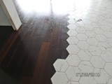 Podłoga drewniana - Dąb wędzony - heksagon. Realizacja w Zielonej Górze. Zdjęcie nr: 16