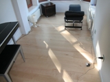 Realizacja podłogi drewnianej z deski Klon w mieszkaniu prywatnym. Zdjęcie nr: 3