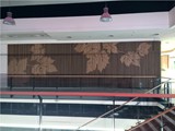 Ściany w drewnie. Realizacja w Focus Mall w Zielonej Górze. Zdjęcie nr: 34