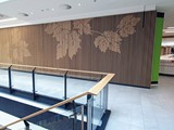 Ściany w drewnie. Realizacja w Focus Mall w Zielonej Górze. Zdjęcie nr: 84