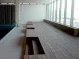 Taras drewniany wewnętrzny w Hotelu Andersia Tower